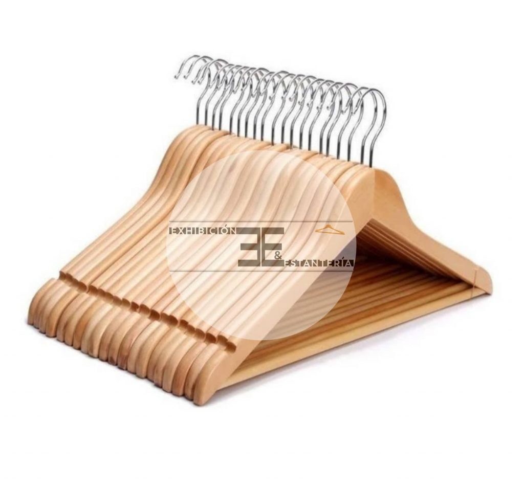 Gancho triangular de madera para blusas y camisas